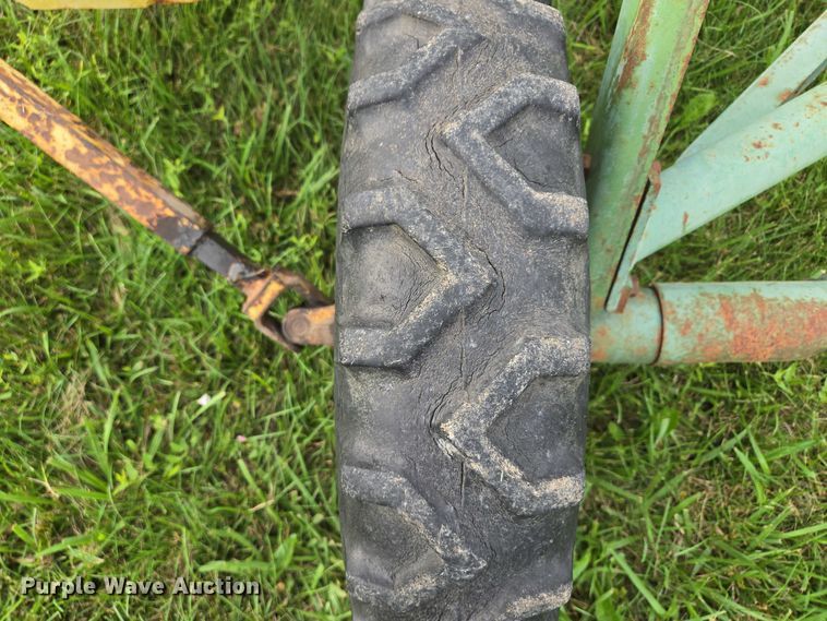 image for item EF1849 John Deere 660 hay rake