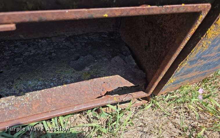 image for item EF3651 DewEze hydraulic bale bed