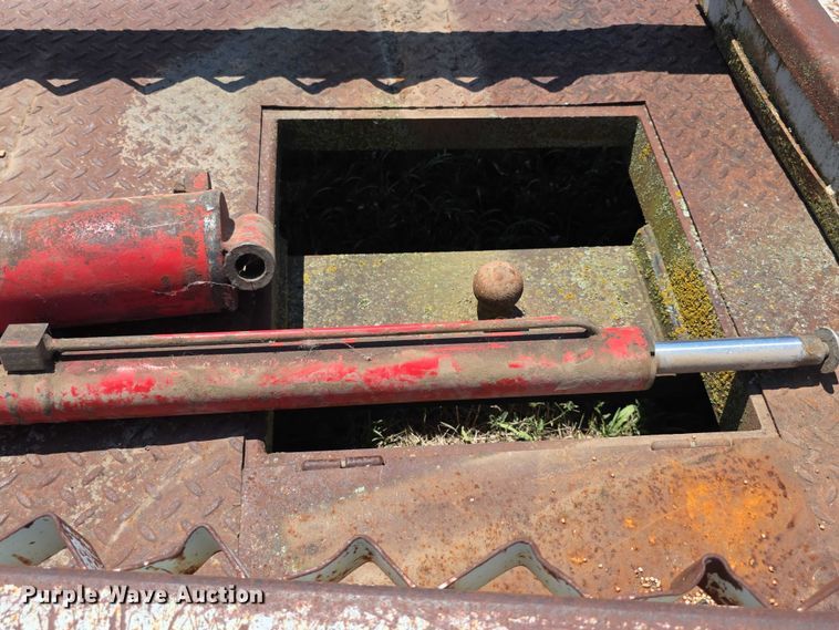 image for item EF3651 DewEze hydraulic bale bed