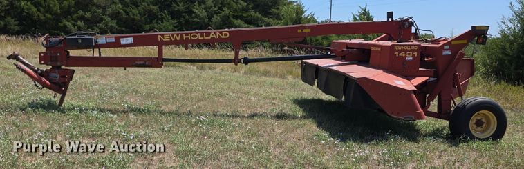 image for item EF3655 New Holland 1431 swather / windrower