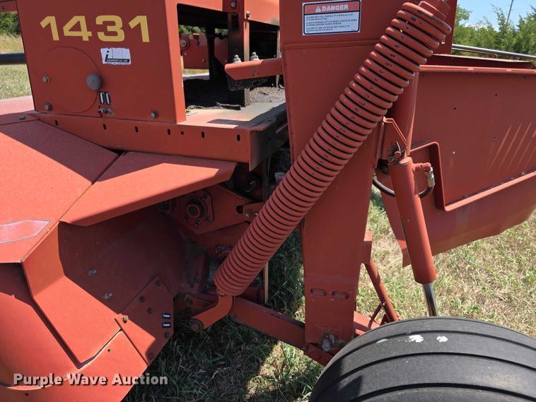 image for item EF3655 New Holland 1431 swather / windrower