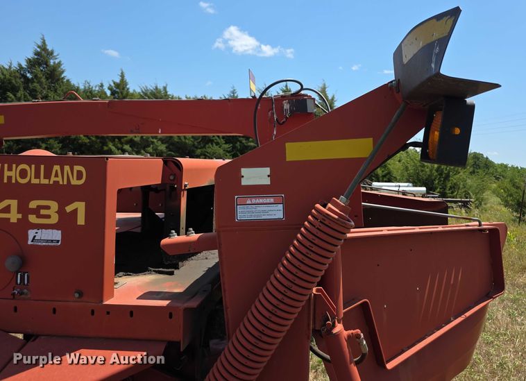 image for item EF3655 New Holland 1431 swather / windrower