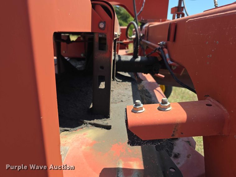 image for item EF3655 New Holland 1431 swather / windrower