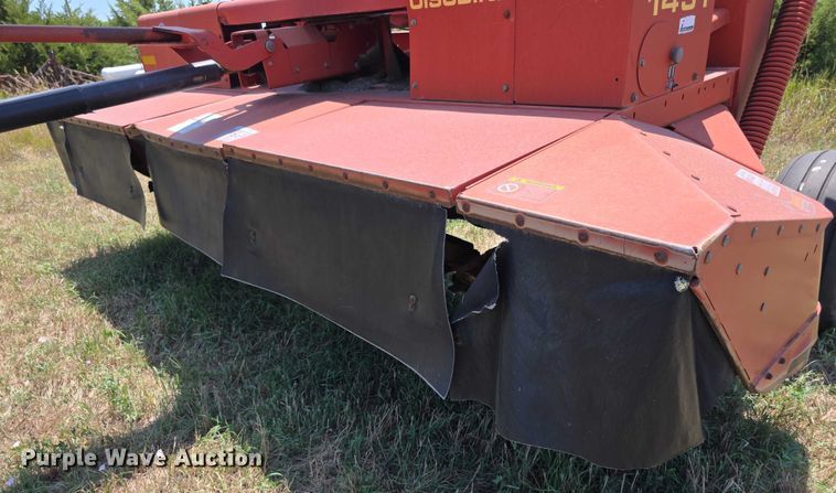 image for item EF3655 New Holland 1431 swather / windrower