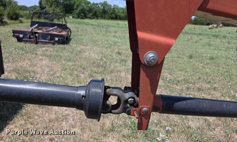 image for item EF3655 New Holland 1431 swather / windrower