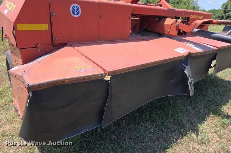 image for item EF3655 New Holland 1431 swather / windrower