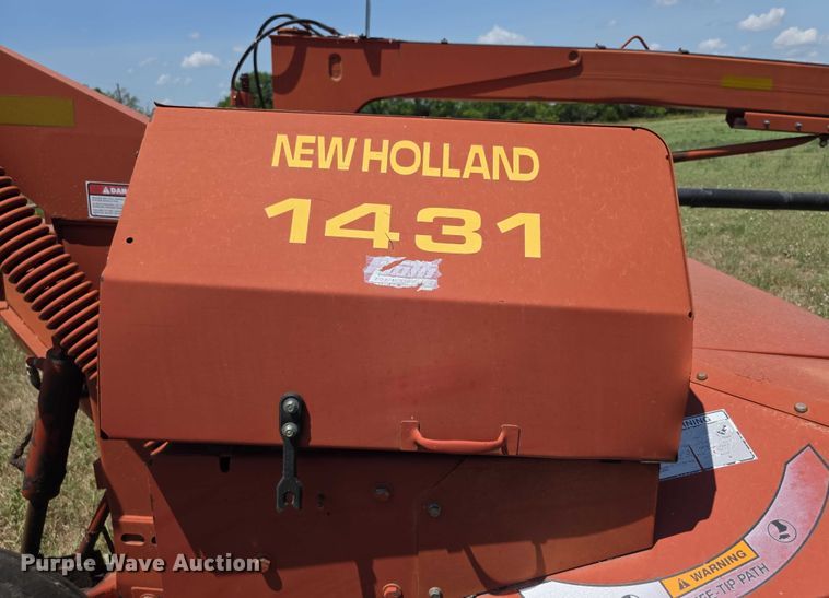 image for item EF3655 New Holland 1431 swather / windrower
