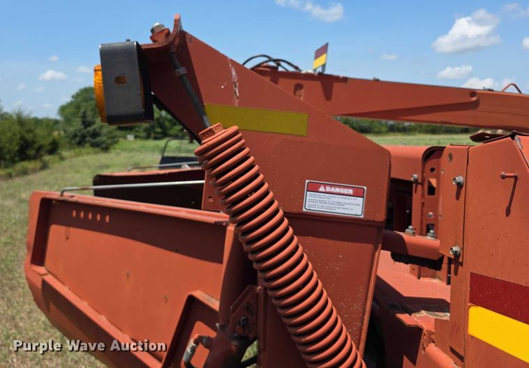 image for item EF3655 New Holland 1431 swather / windrower