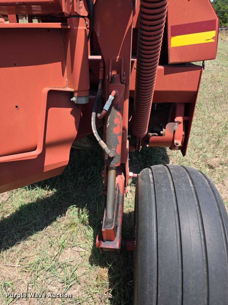 image for item EF3655 New Holland 1431 swather / windrower