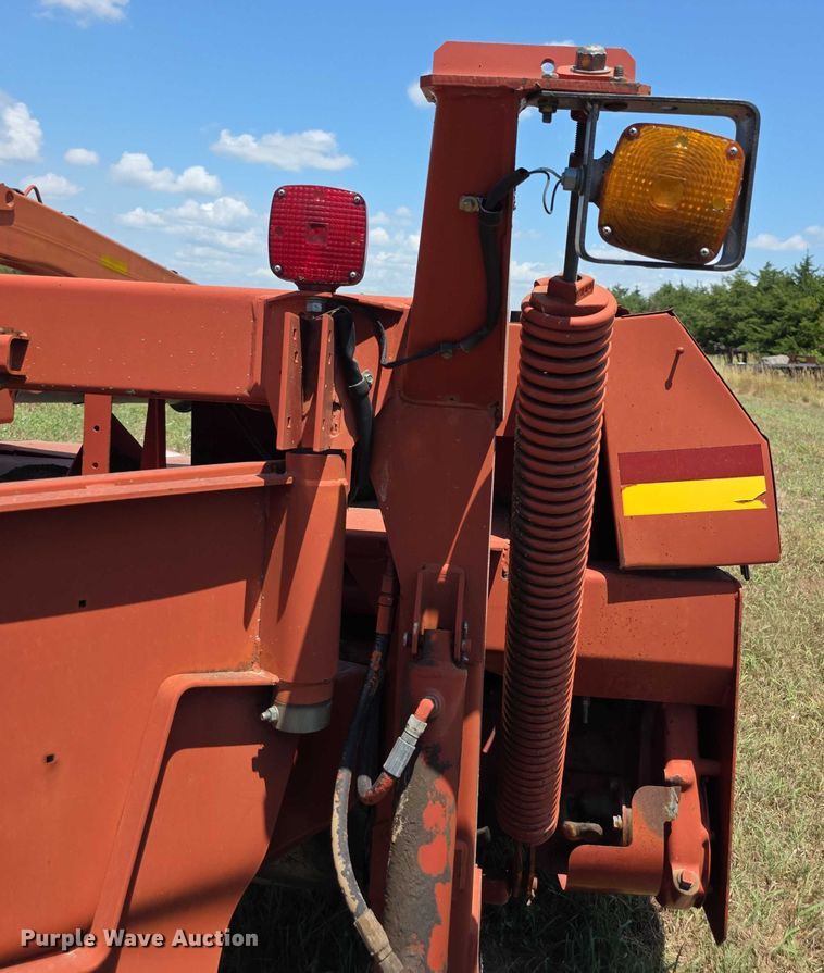 image for item EF3655 New Holland 1431 swather / windrower