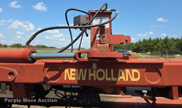 image for item EF3655 New Holland 1431 swather / windrower