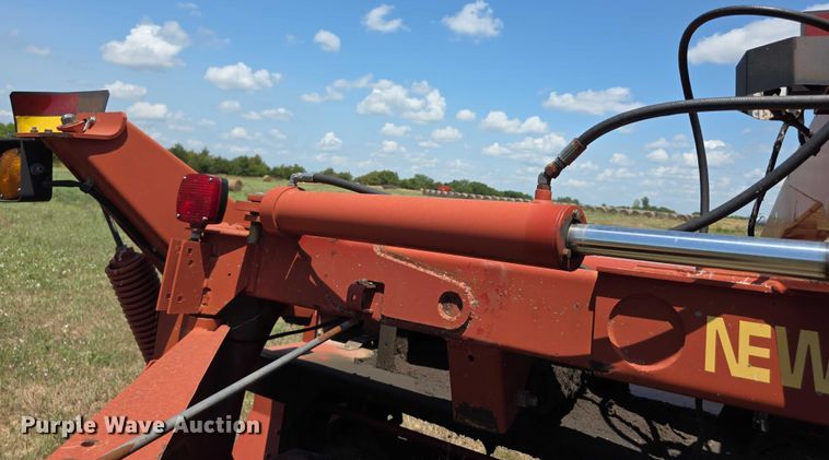 image for item EF3655 New Holland 1431 swather / windrower