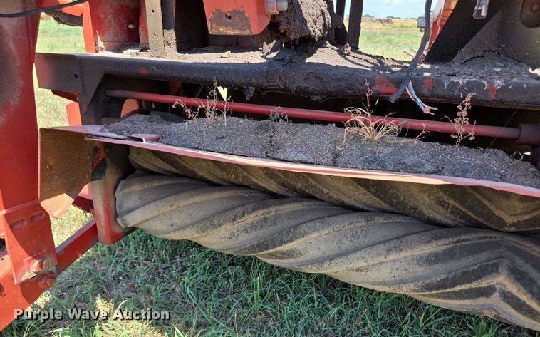 image for item EF3655 New Holland 1431 swather / windrower