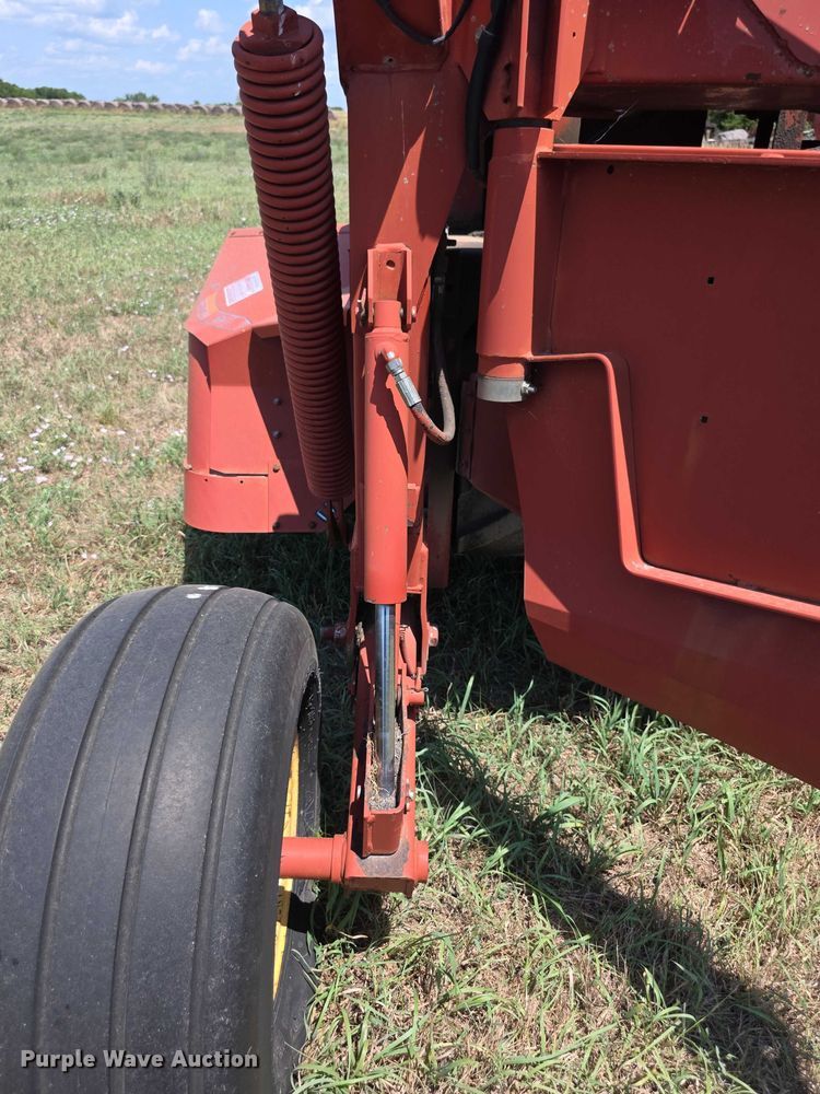 image for item EF3655 New Holland 1431 swather / windrower