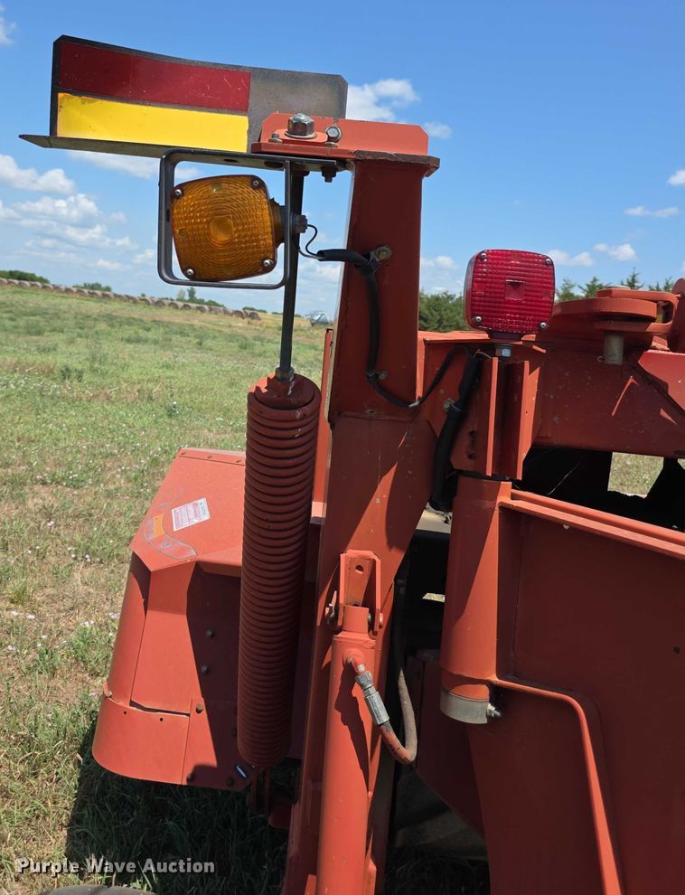 image for item EF3655 New Holland 1431 swather / windrower