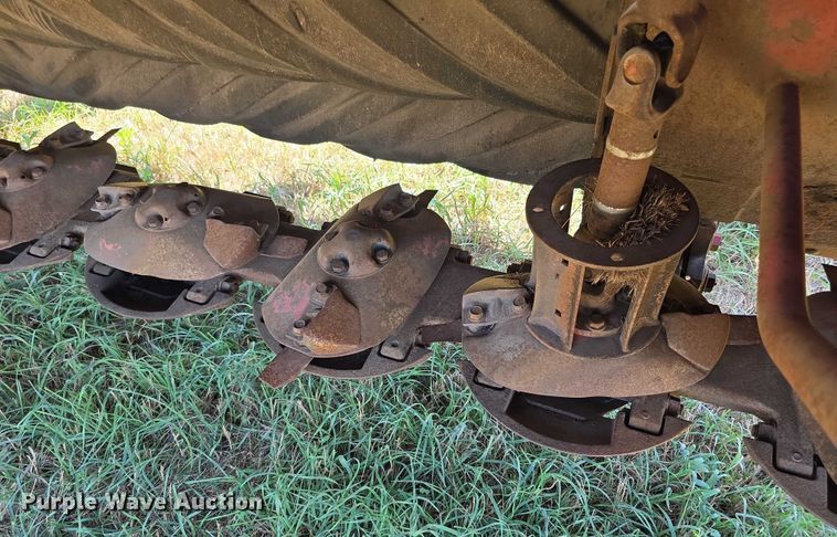 image for item EF3655 New Holland 1431 swather / windrower