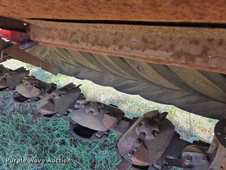 image for item EF3655 New Holland 1431 swather / windrower