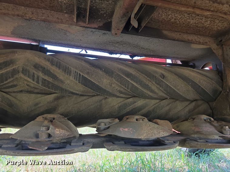 image for item EF3655 New Holland 1431 swather / windrower