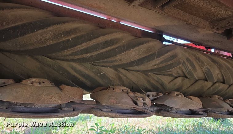 image for item EF3655 New Holland 1431 swather / windrower