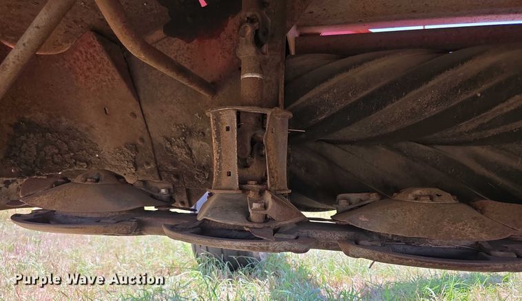 image for item EF3655 New Holland 1431 swather / windrower