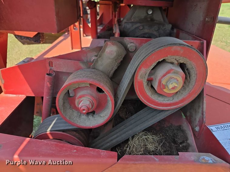 image for item EF3655 New Holland 1431 swather / windrower