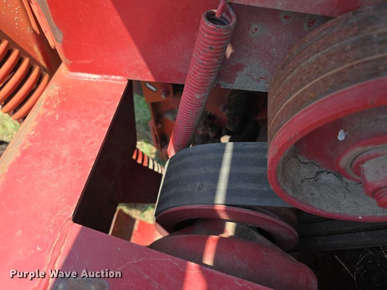 image for item EF3655 New Holland 1431 swather / windrower