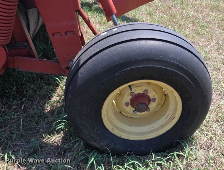 image for item EF3655 New Holland 1431 swather / windrower