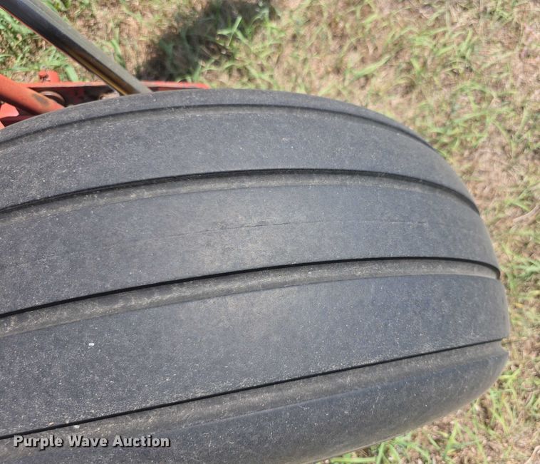 image for item EF3655 New Holland 1431 swather / windrower