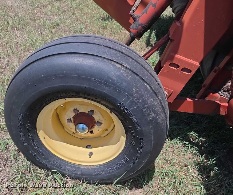 image for item EF3655 New Holland 1431 swather / windrower