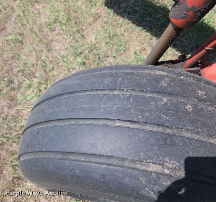 image for item EF3655 New Holland 1431 swather / windrower