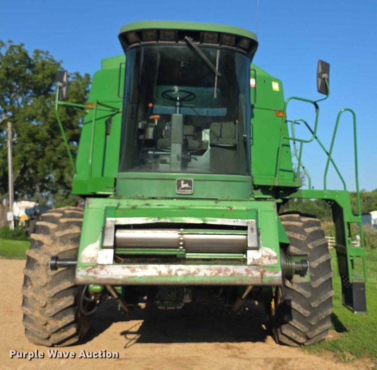 image for item EF3694 1990 John Deere 9500 combine