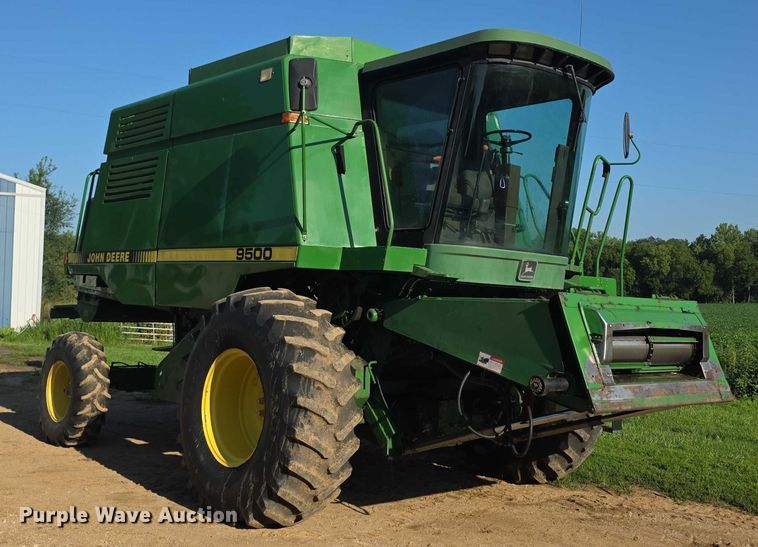 image for item EF3694 1990 John Deere 9500 combine