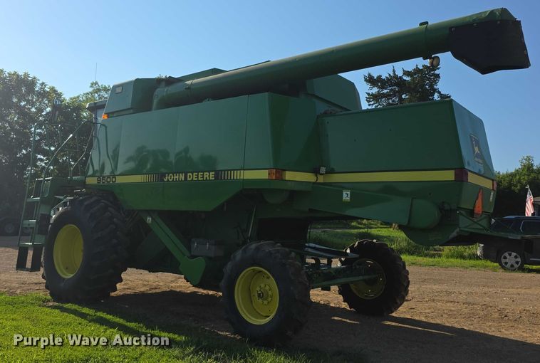 image for item EF3694 1990 John Deere 9500 combine