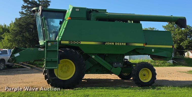 image for item EF3694 1990 John Deere 9500 combine