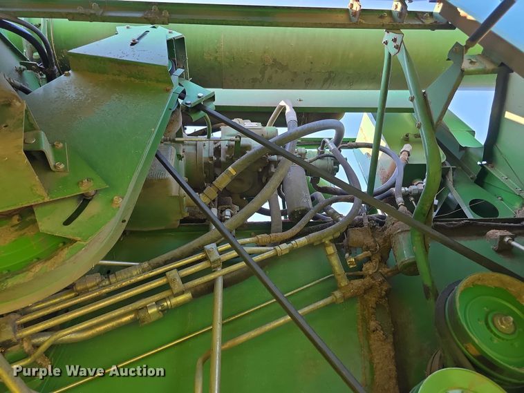 image for item EF3694 1990 John Deere 9500 combine
