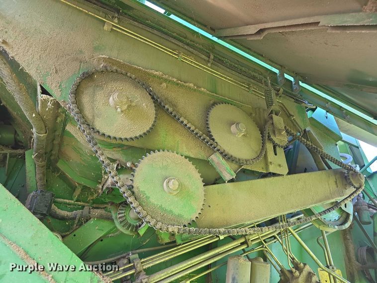 image for item EF3694 1990 John Deere 9500 combine