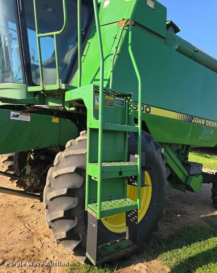 image for item EF3694 1990 John Deere 9500 combine