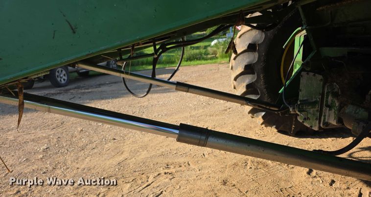 image for item EF3694 1990 John Deere 9500 combine