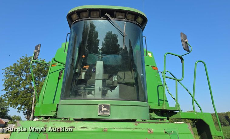 image for item EF3694 1990 John Deere 9500 combine