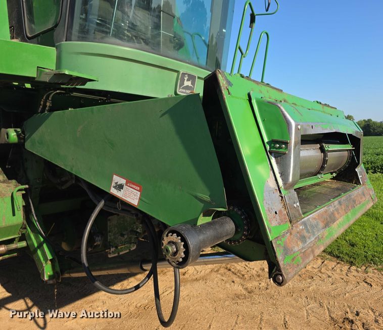 image for item EF3694 1990 John Deere 9500 combine