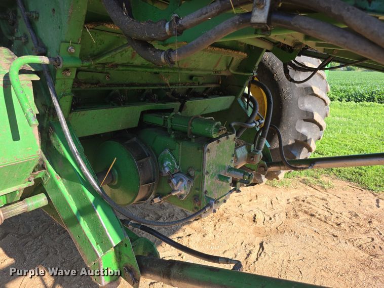 image for item EF3694 1990 John Deere 9500 combine