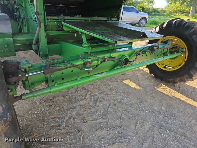 image for item EF3694 1990 John Deere 9500 combine