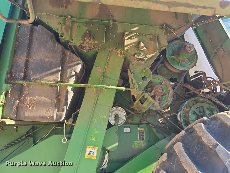 image for item EF3694 1990 John Deere 9500 combine