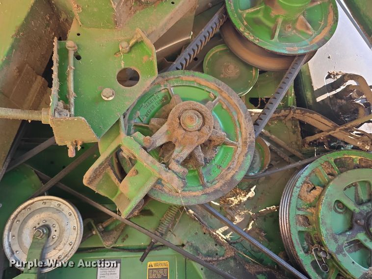 image for item EF3694 1990 John Deere 9500 combine