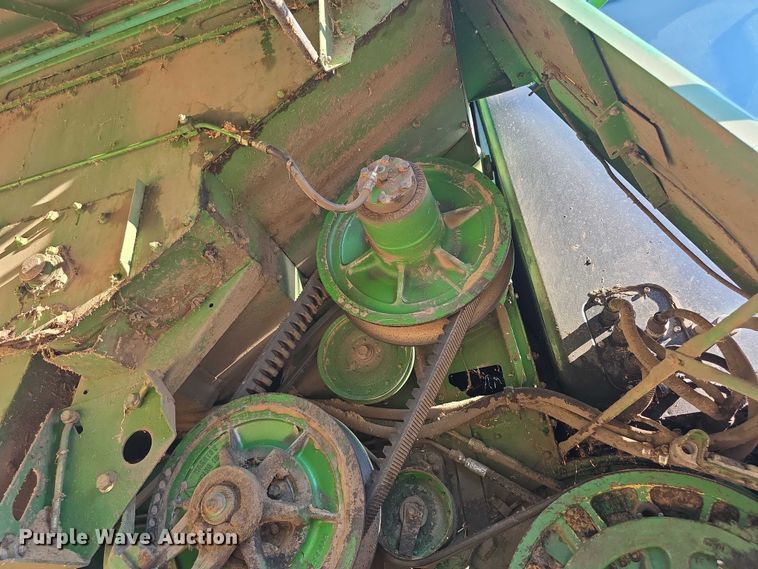 image for item EF3694 1990 John Deere 9500 combine