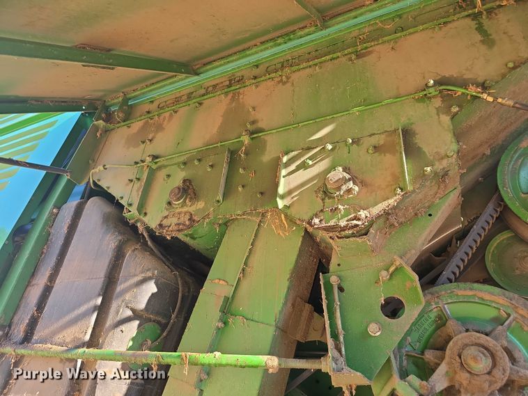 image for item EF3694 1990 John Deere 9500 combine