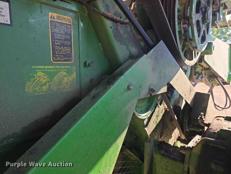 image for item EF3694 1990 John Deere 9500 combine