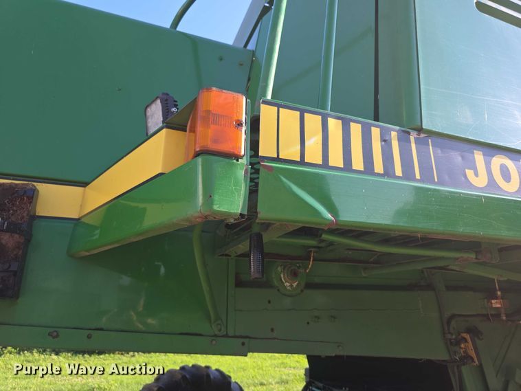 image for item EF3694 1990 John Deere 9500 combine
