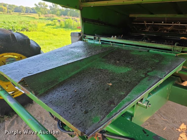 image for item EF3694 1990 John Deere 9500 combine