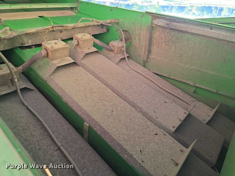 image for item EF3694 1990 John Deere 9500 combine